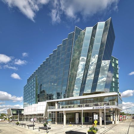Doubletree By Hilton Edmonton Downtown Hotel Exterior photo