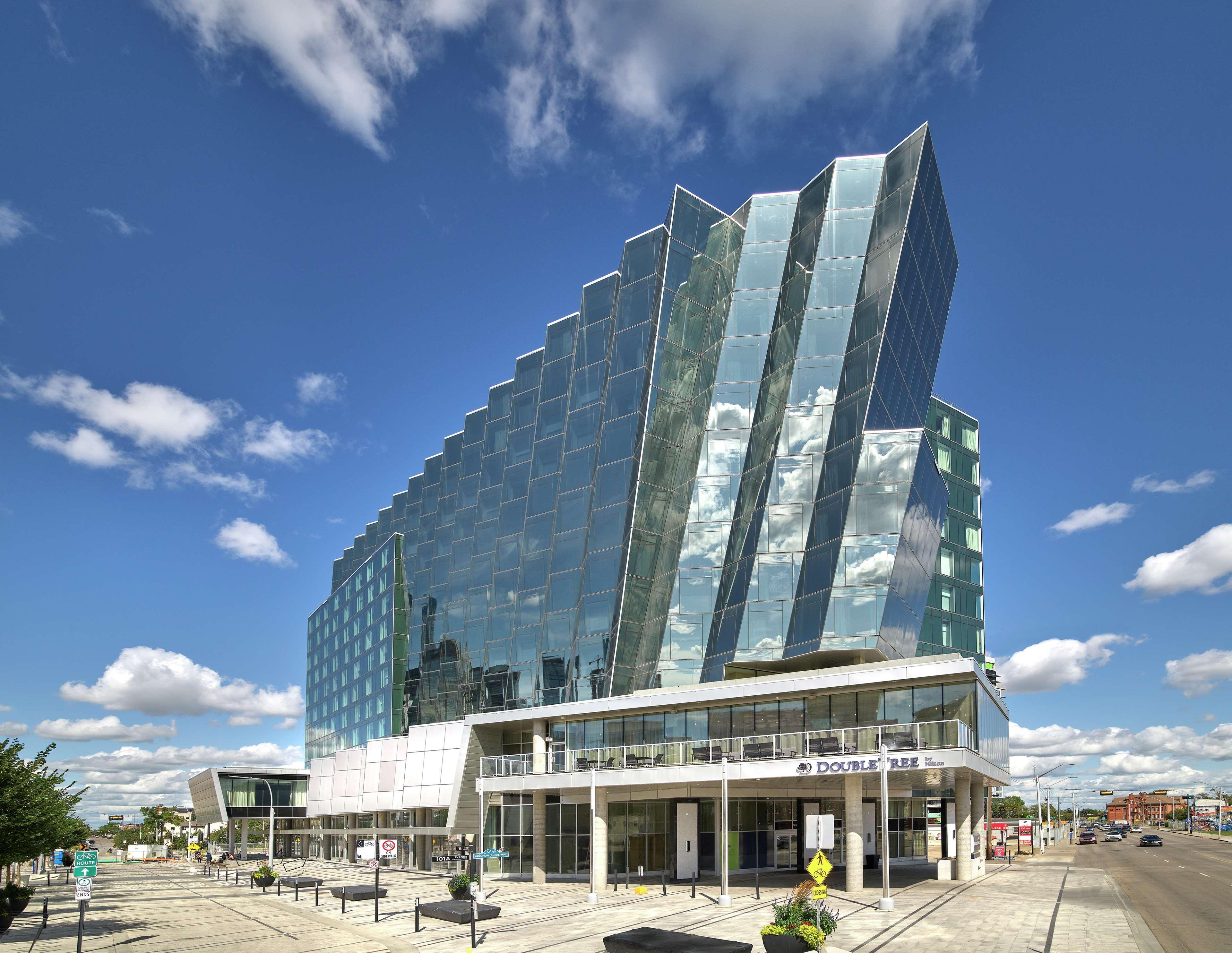 Doubletree By Hilton Edmonton Downtown Hotel Exterior photo