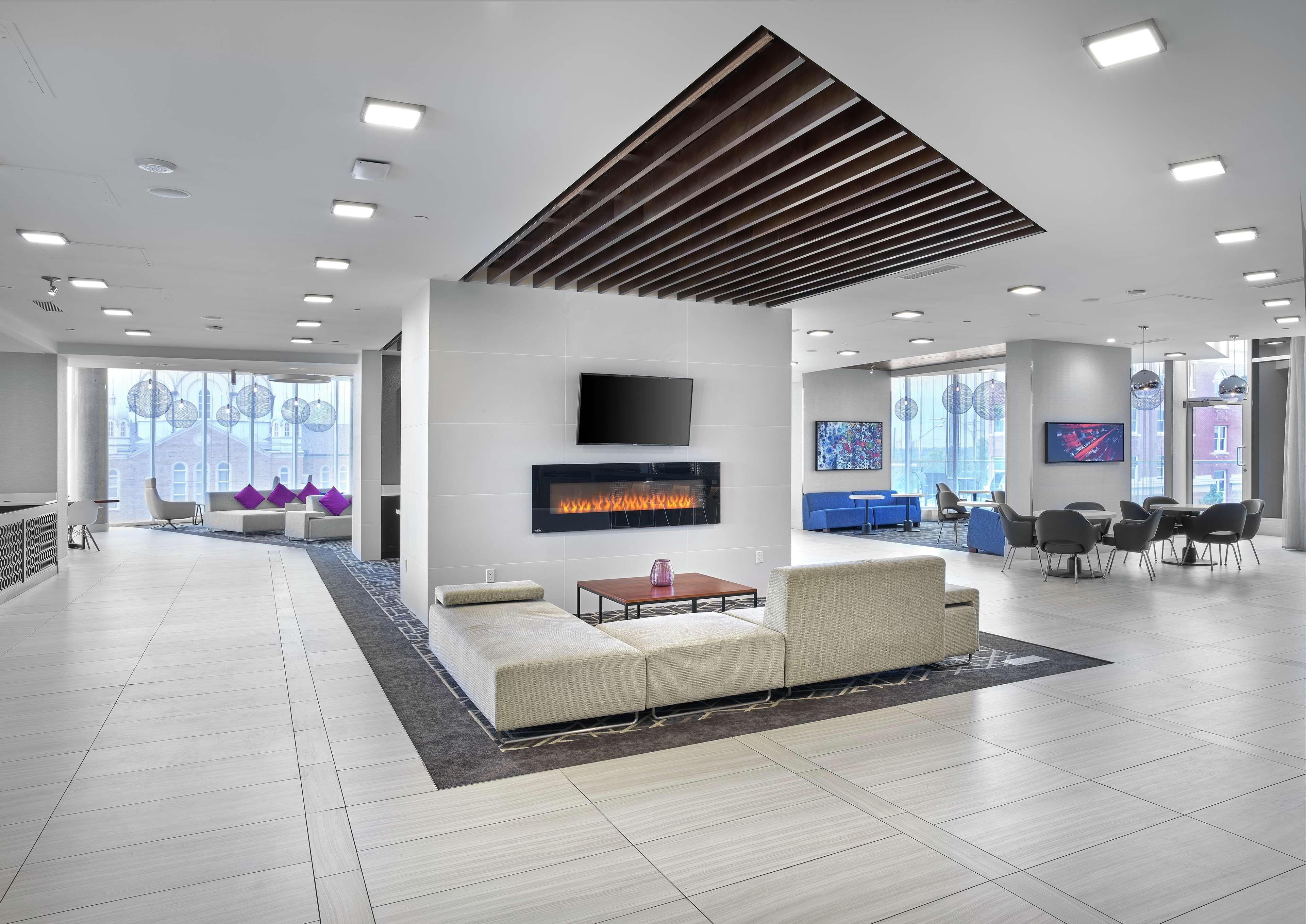 Doubletree By Hilton Edmonton Downtown Hotel Exterior photo