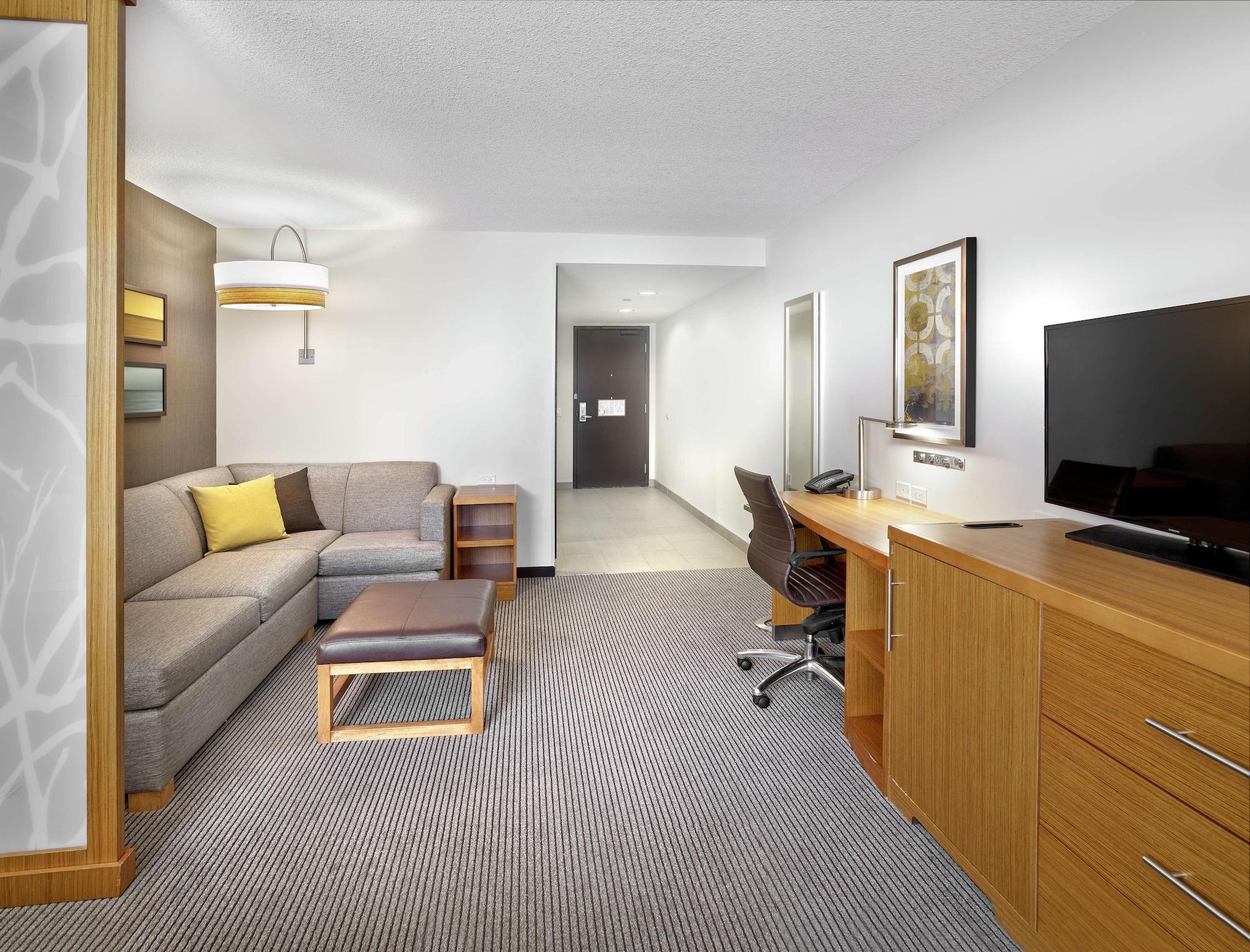 Doubletree By Hilton Edmonton Downtown Hotel Exterior photo