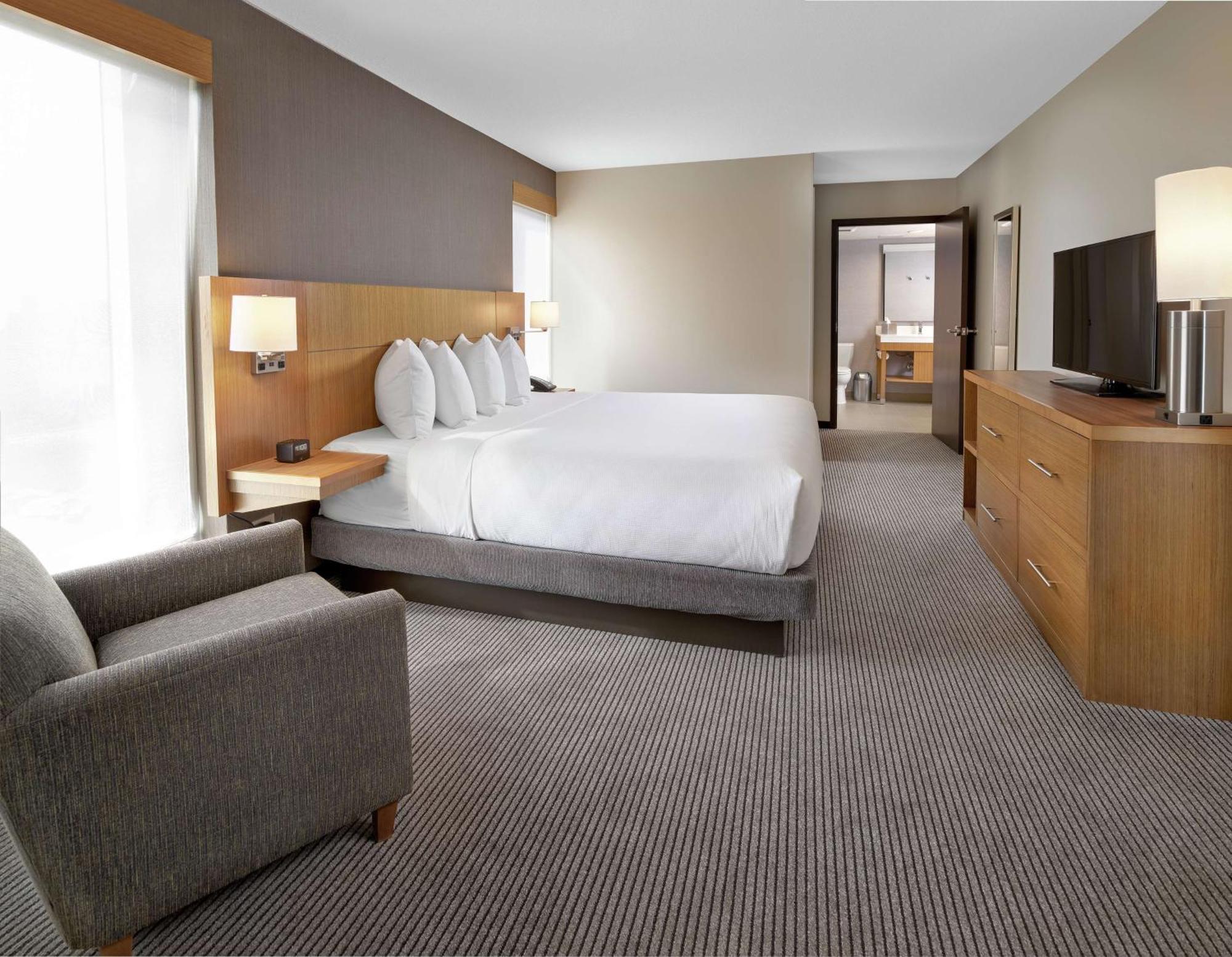 Doubletree By Hilton Edmonton Downtown Hotel Exterior photo