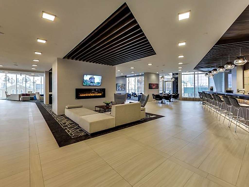 Doubletree By Hilton Edmonton Downtown Hotel Interior photo